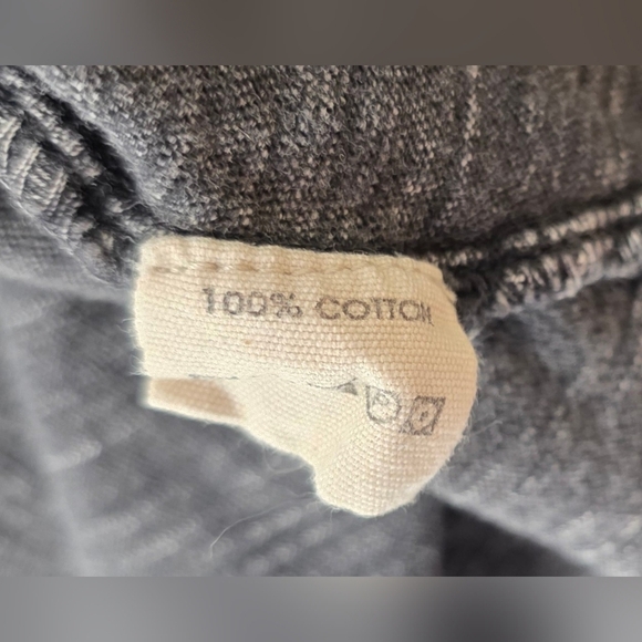 Magnolia Pearl Long Sleeve Black Pocket T. - Picture 6 of 8